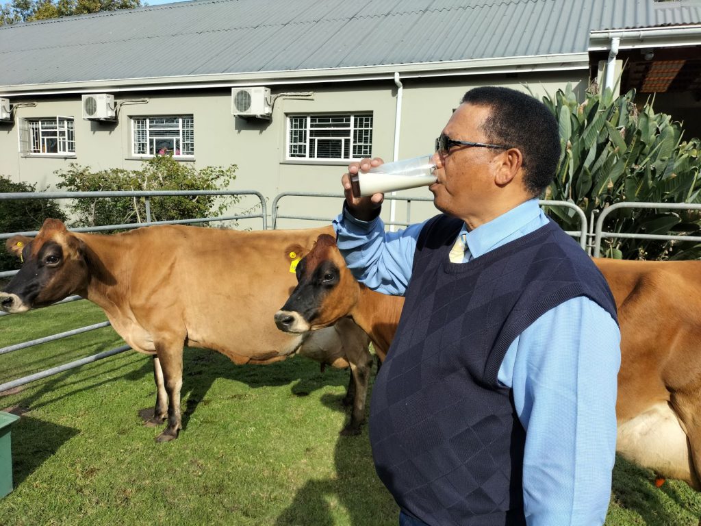 Minister Meyer drinking a glass of milk to celebrate Wolrd Milk Day 2022