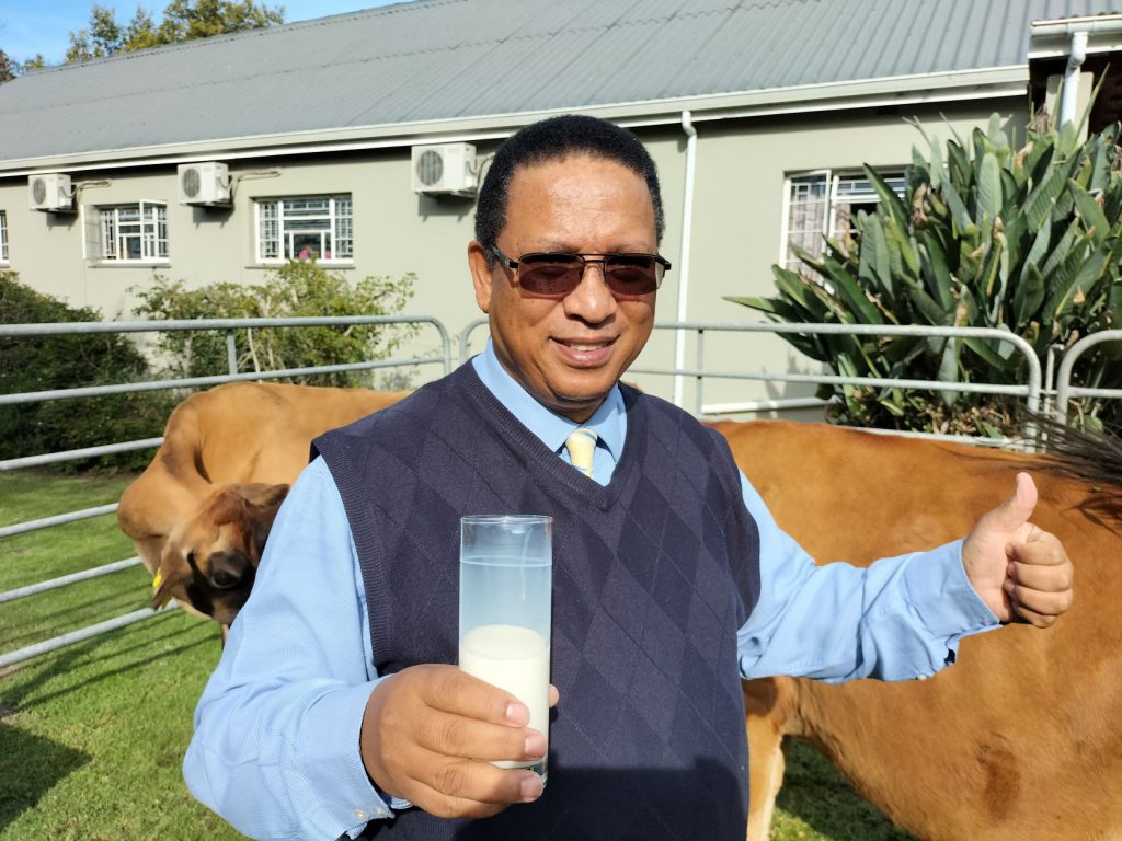 Thumbs up for Milk Day 2022