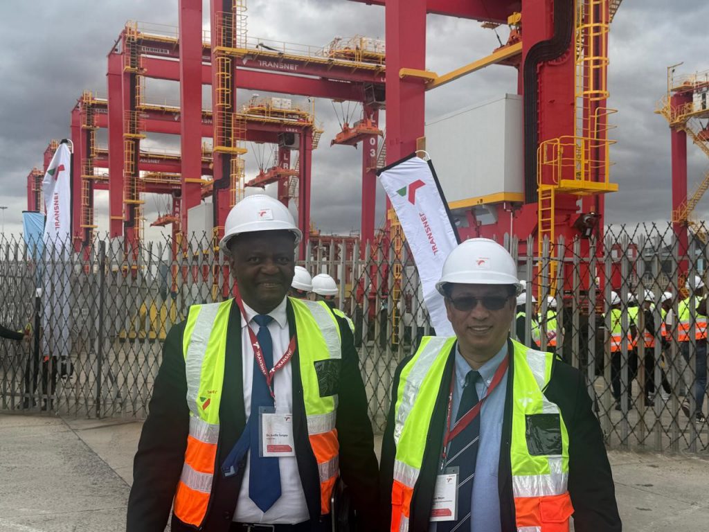 Dr Andile Sangqu and Minister Ivan Meyer