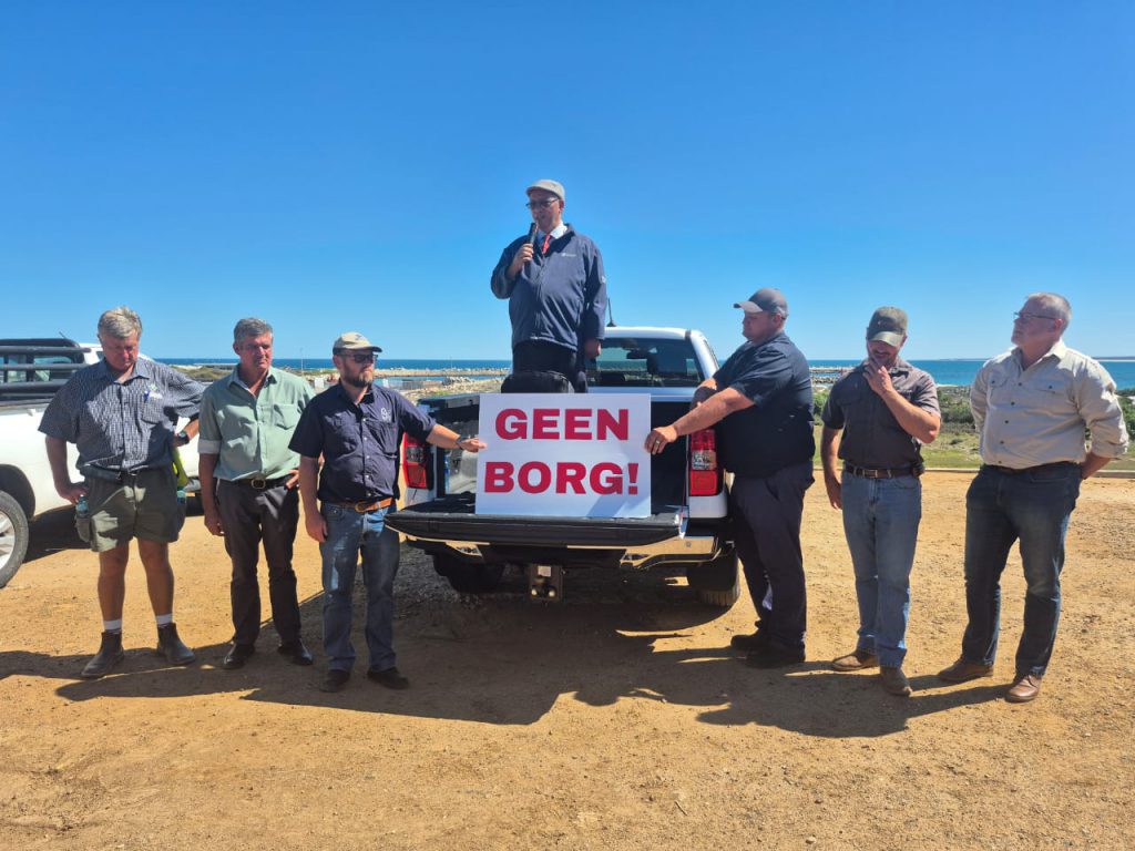 Minister Meyer Addressing farmers in Lamberts Bay