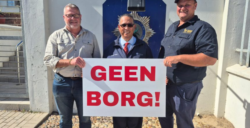 Minister Meyer and Jannie Strydom CEO of Agri WC outside the court in Lamberts Bay