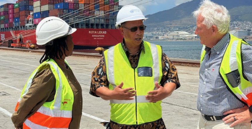 Minister Meyer engaging with officials at the Port of Cape Town