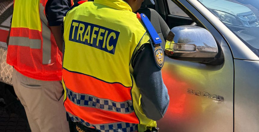 Minister Sileku at a Foot-and-Mouth Disease (FMD) roadblock in Moorreesburg.